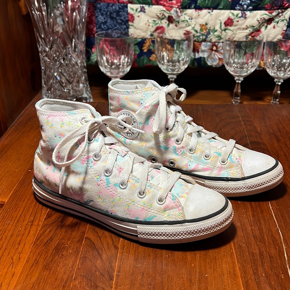 Converse Girls Pink & Blue Unicorn Print on white canvas qtr top sneakers.